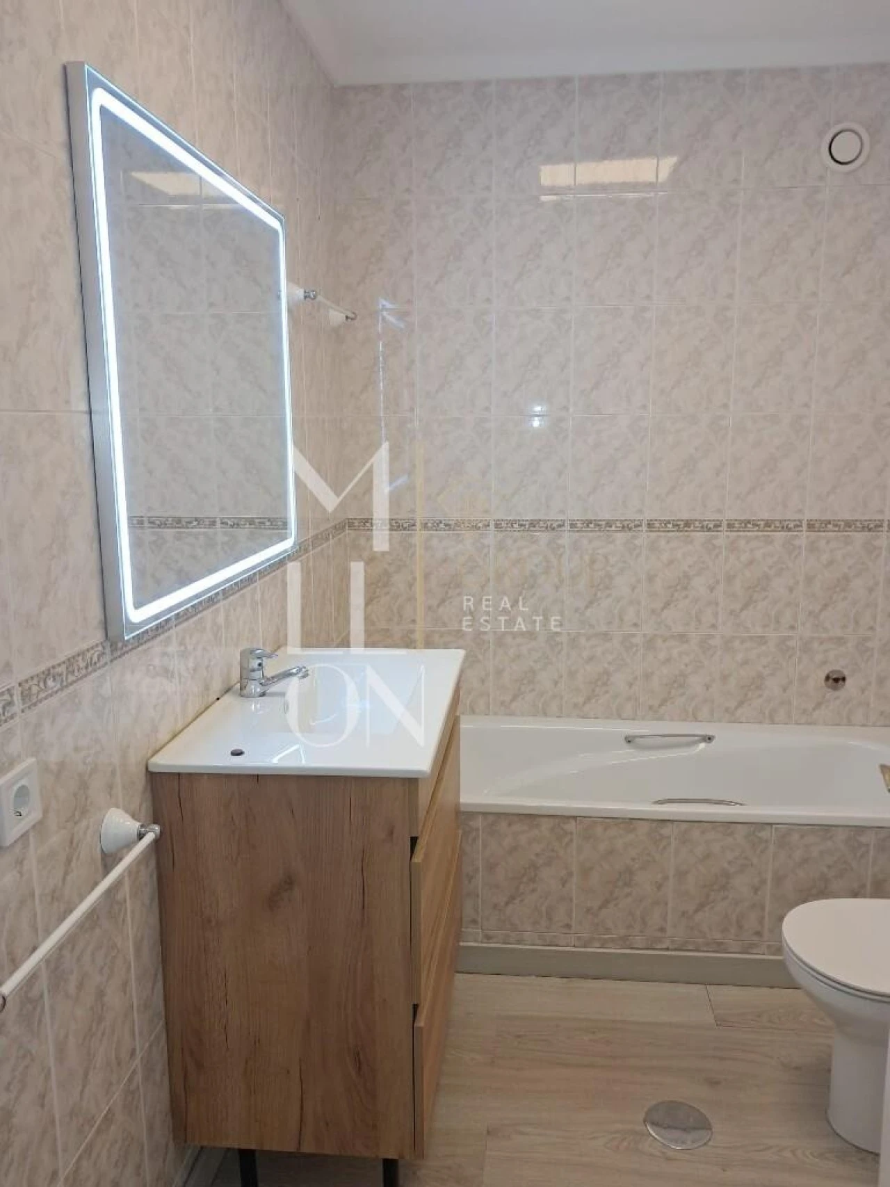 Apartamento T1 para Venda em Oliveira do Douro Foto 8