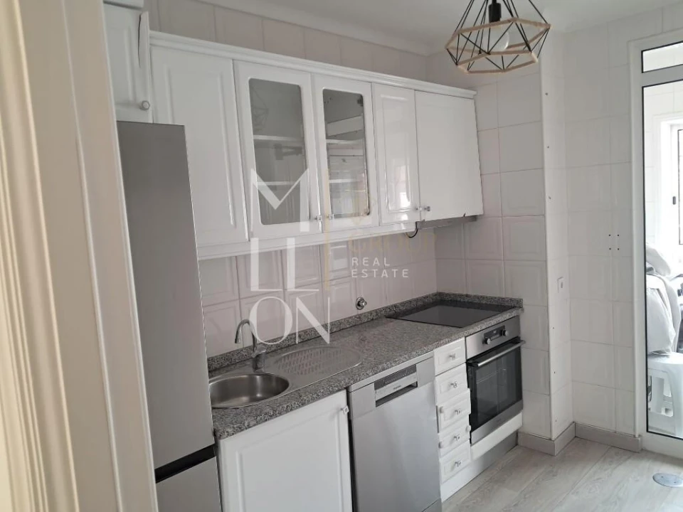 Apartamento T1 para Venda em Oliveira do Douro Foto 1