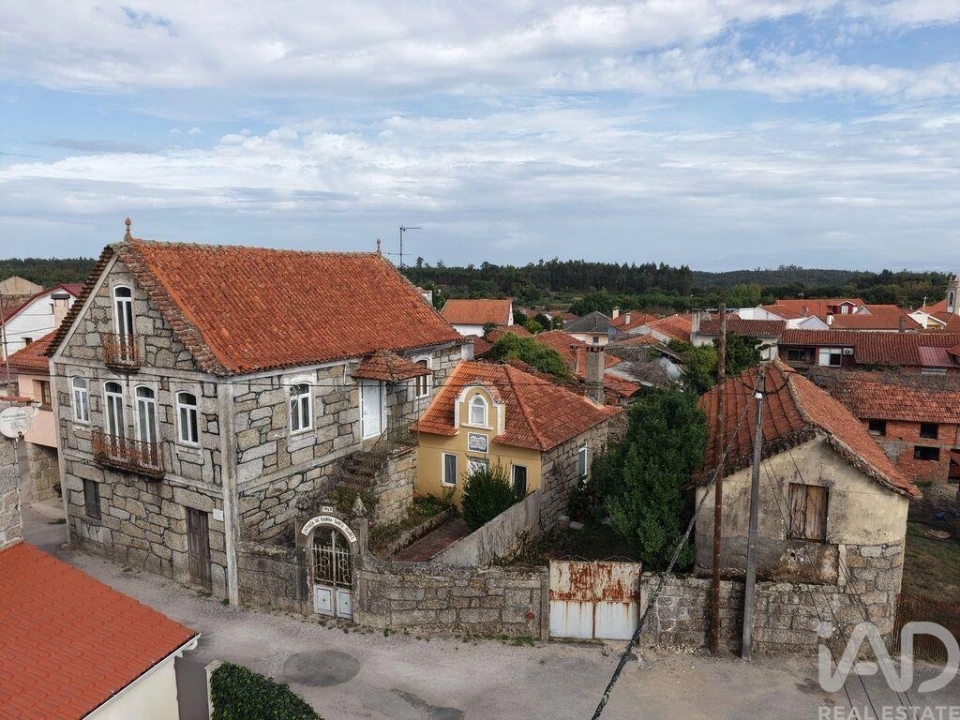 Moradia T4 para Venda em São Joaninho Foto 1
