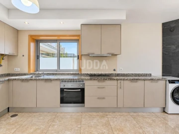 Apartamento T2 para Arrendamento em Loureiro