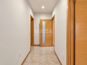 Apartamento T2 para Arrendamento em Loureiro