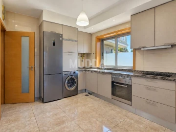 Apartamento T2 para Arrendamento em Loureiro