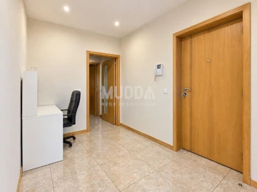 Apartamento T2 para Arrendamento em Loureiro