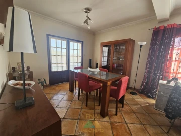 Moradia T4 para Venda em Arco de Baúlhe e Vila Nune