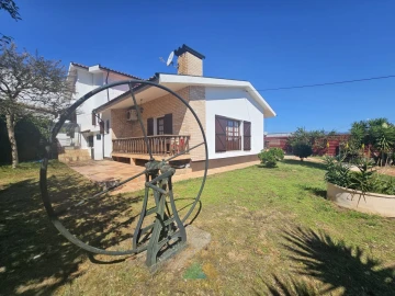 Moradia T4 para Venda em Arco de Baúlhe e Vila Nune