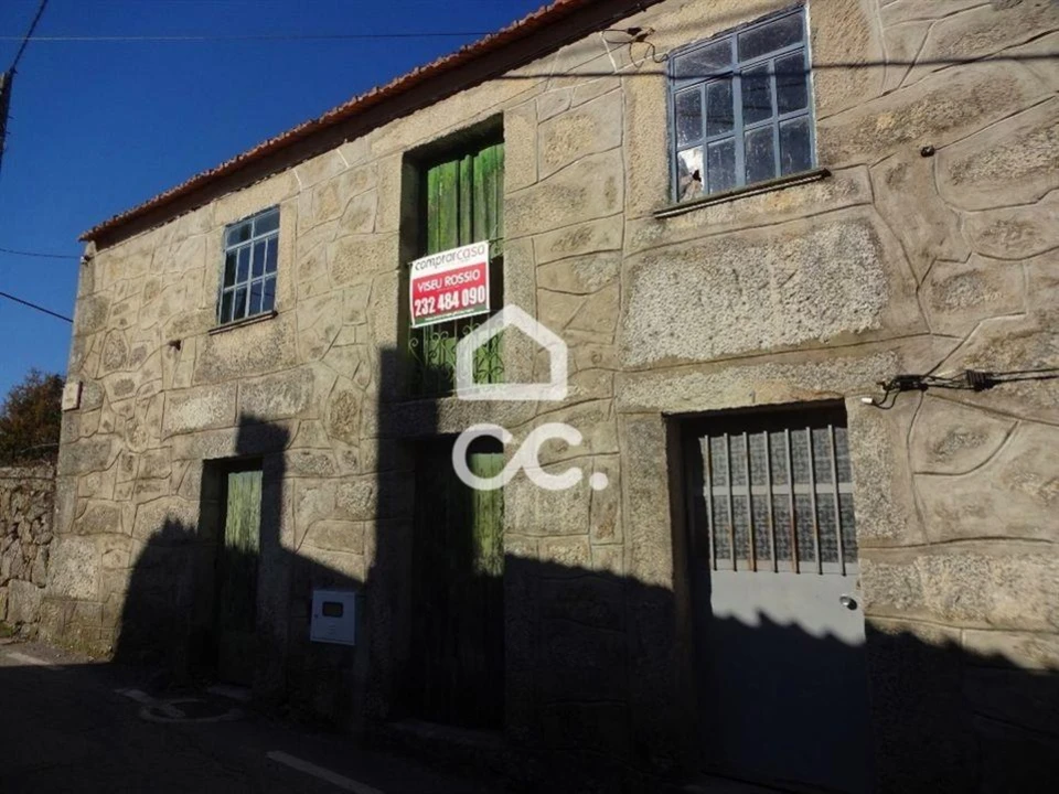 Moradia T2 para Venda em São João da Fresta Foto 1