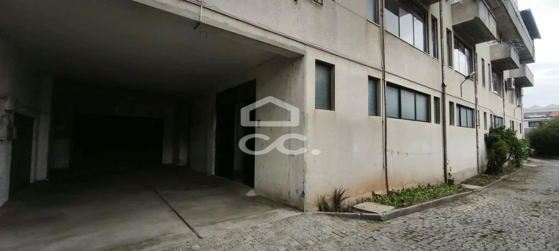 Armazém para Venda em Polvoreira Foto 2