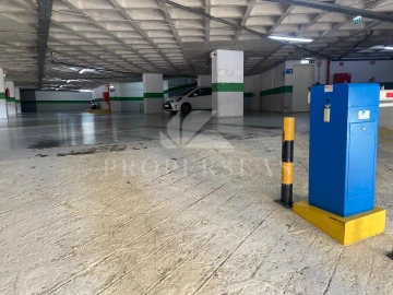 Garagem para Arrendamento em Funchal (Santa Maria Maior)