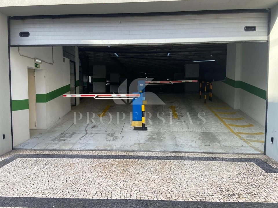 Garagem para Arrendamento em Funchal (Santa Maria Maior) Foto 3