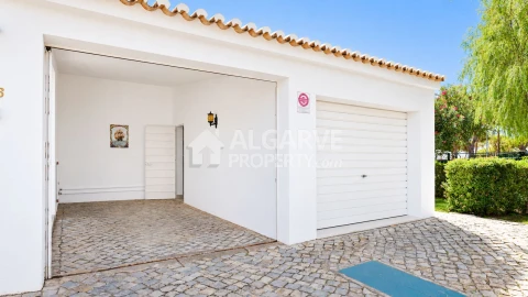 Moradia T5 para Venda em Quarteira