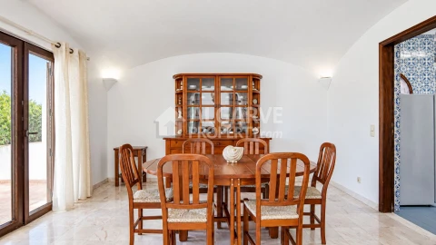 Moradia T5 para Venda em Quarteira