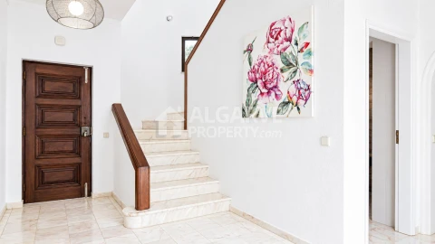 Moradia T5 para Venda em Quarteira