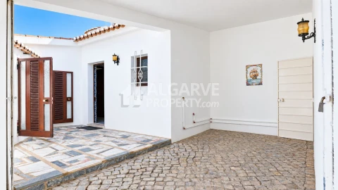 Moradia T5 para Venda em Quarteira