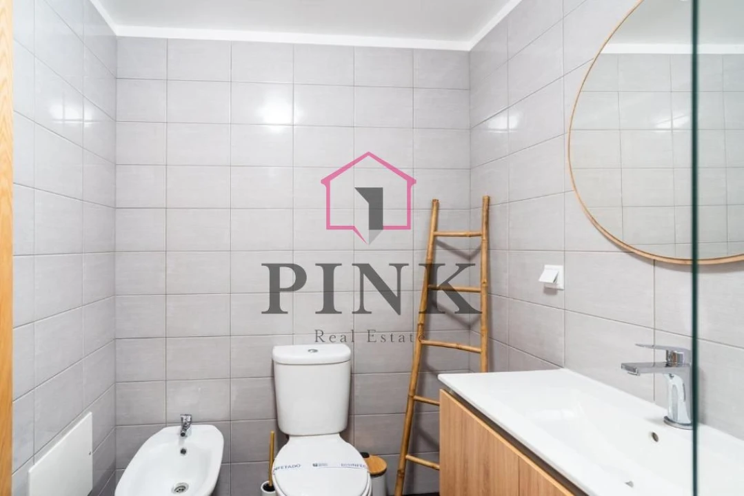 Apartamento T2 para Venda em Caniço Foto 17