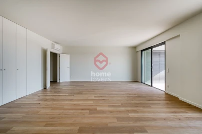 Apartamento T4 para Venda em Algés, Linda-A-Velha e Cruz Quebrada-Dafundo