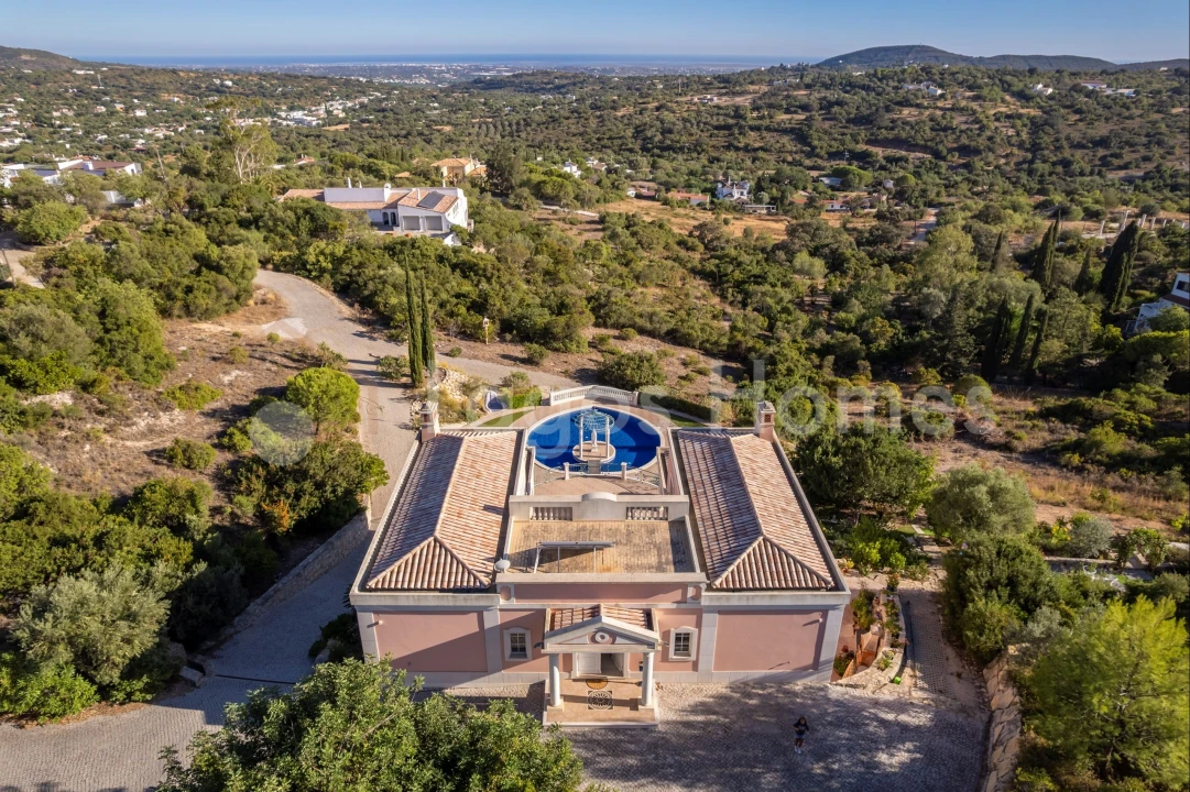 Moradia T5 para Venda em Santa Barbara de Nexe Foto 3