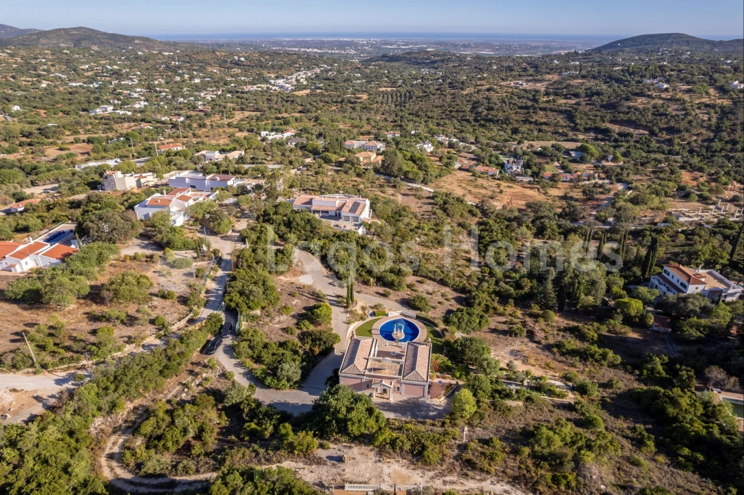 Moradia T5 para Venda em Santa Barbara de Nexe Foto 29
