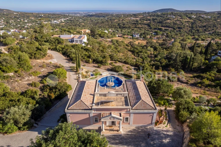 Moradia T5 para Venda em Santa Barbara de Nexe Foto 3