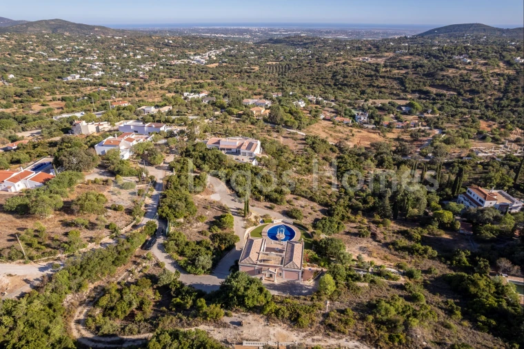 Moradia T5 para Venda em Santa Barbara de Nexe Foto 29