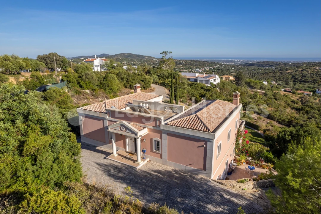 Moradia T5 para Venda em Santa Barbara de Nexe Foto 7