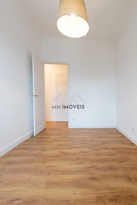 Apartamento T4 para Arrendamento em Aldoar, Foz do Douro e Nevogilde