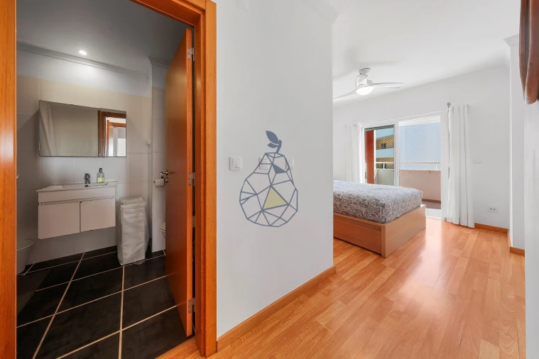 Apartamento T2 para Venda em Portimão Foto 11
