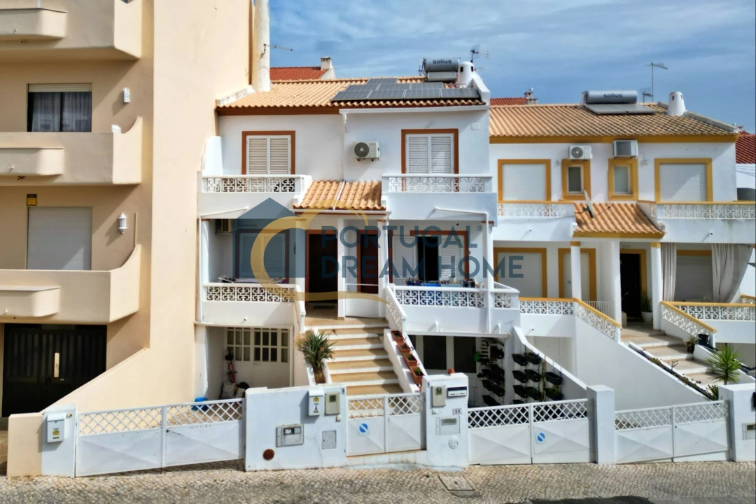 Moradia T2 para Venda em Albufeira e Olhos de Água Foto 1