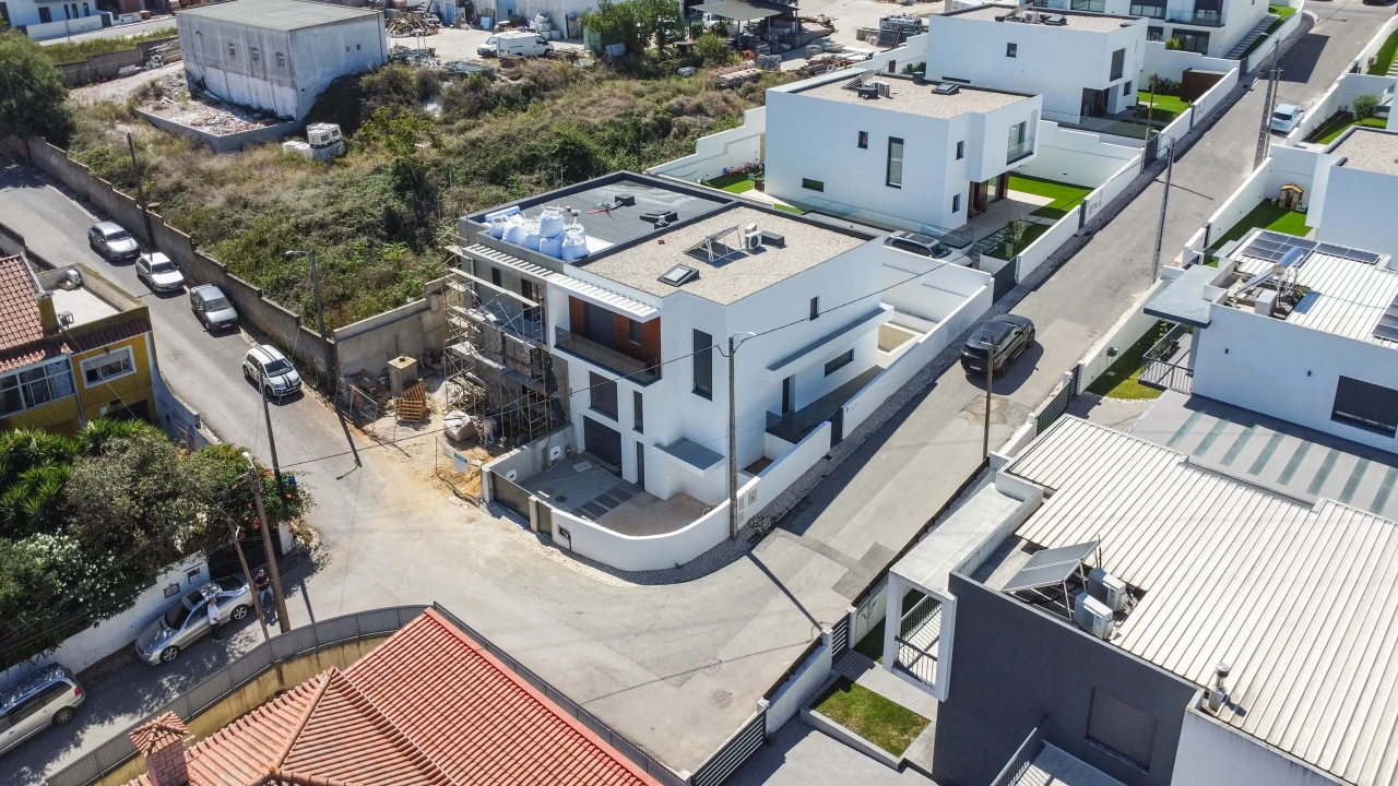 Moradia T4 para Venda em Agualva e Mira-Sintra Foto 50