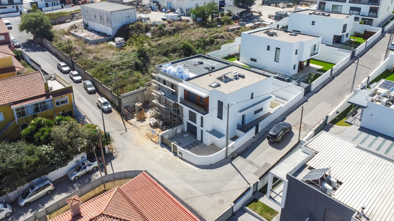 Moradia T4 para Venda em Agualva e Mira-Sintra Foto 49