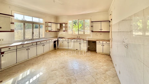 Moradia T4 para Venda em Santo Antonio