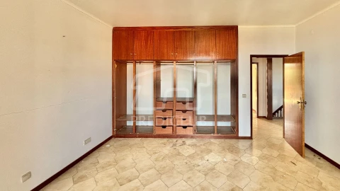 Moradia T4 para Venda em Santo Antonio