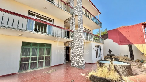 Moradia T4 para Venda em Santo Antonio