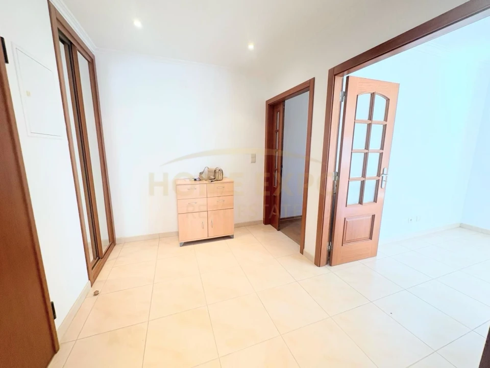 Apartamento T2 para Venda em Santa Iria de Azoia, São João da Talha e Bobadela Foto 4