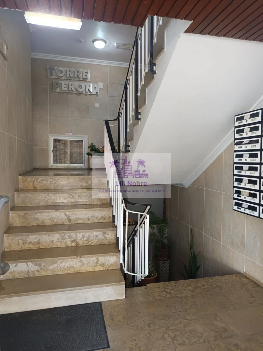 Apartamento T1 para Venda em Quarteira Foto 7