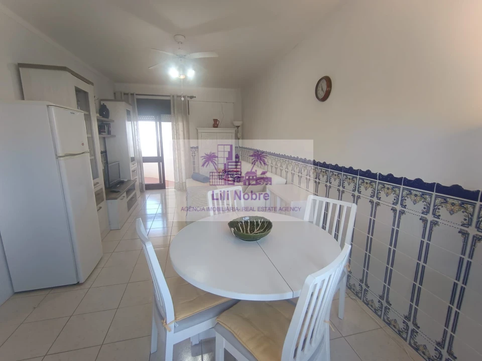 Apartamento T1 para Venda em Quarteira Foto 3