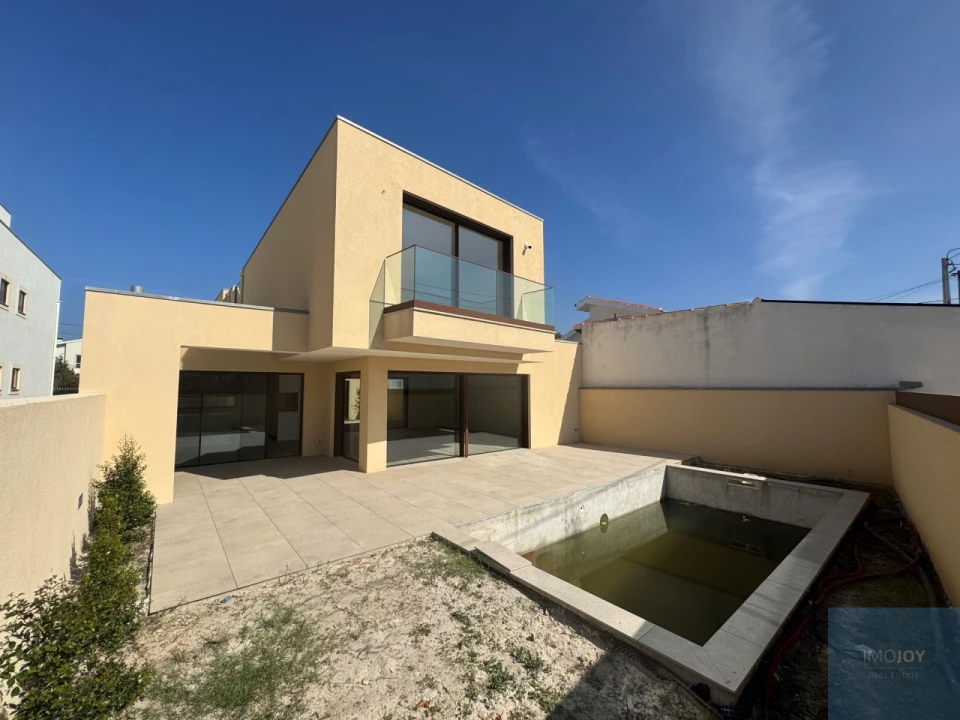 Moradia T4 para Venda em São Felix da Marinha Foto 2