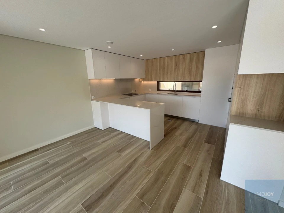 Moradia T4 para Venda em São Felix da Marinha Foto 7