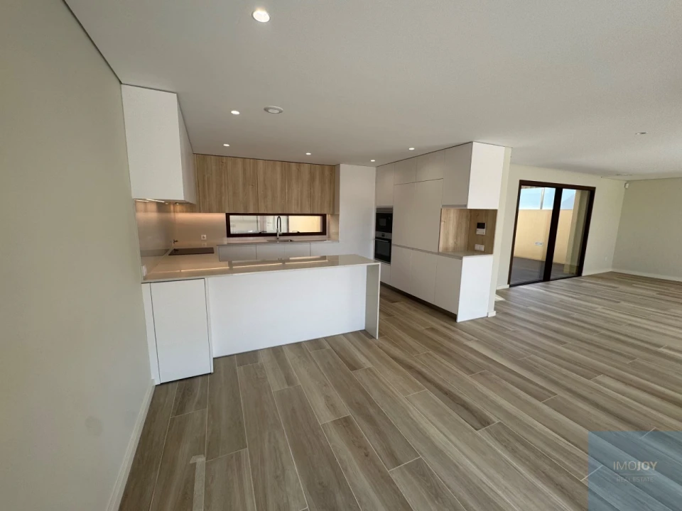 Moradia T4 para Venda em São Felix da Marinha Foto 8