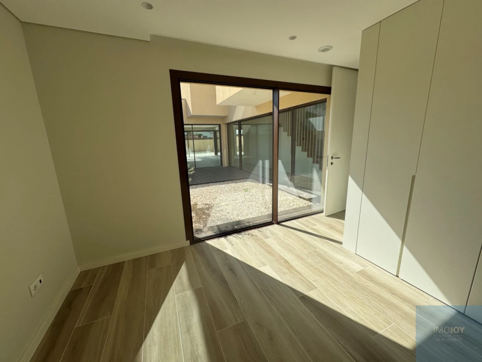 Moradia T4 para Venda em São Felix da Marinha Foto 9