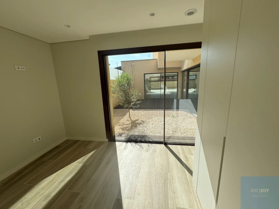 Moradia T4 para Venda em São Felix da Marinha Foto 10
