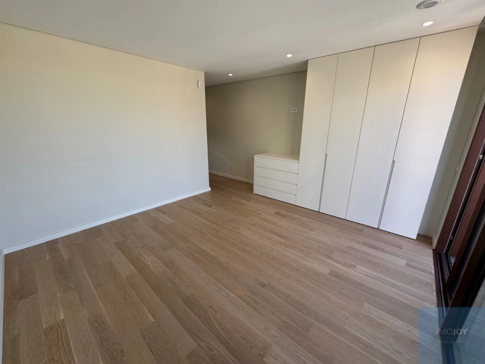 Moradia T4 para Venda em São Felix da Marinha Foto 28