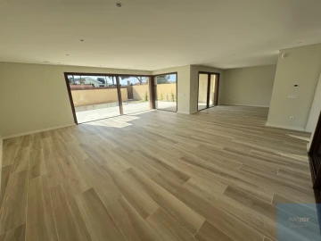 Moradia T4 para Venda em São Felix da Marinha