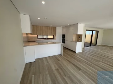 Moradia T4 para Venda em São Felix da Marinha