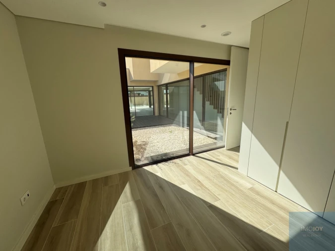 Moradia T4 para Venda em São Felix da Marinha Foto 9