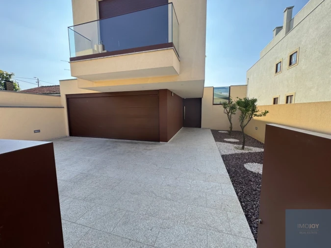 Moradia T4 para Venda em São Felix da Marinha Foto 36