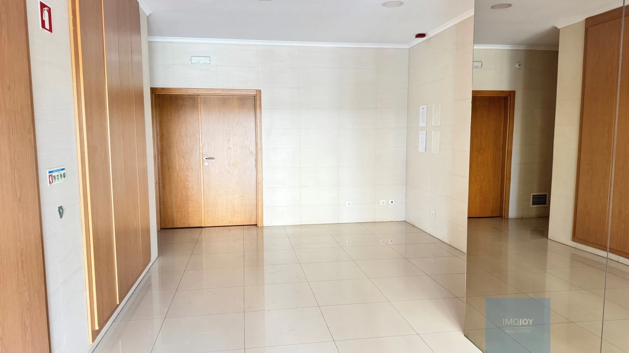 Apartamento T2 para Venda em Portimão Foto 30