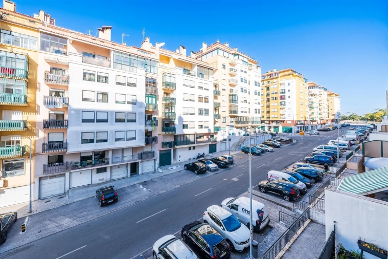 Apartamento T3 para Venda em Queluz e Belas Foto 2