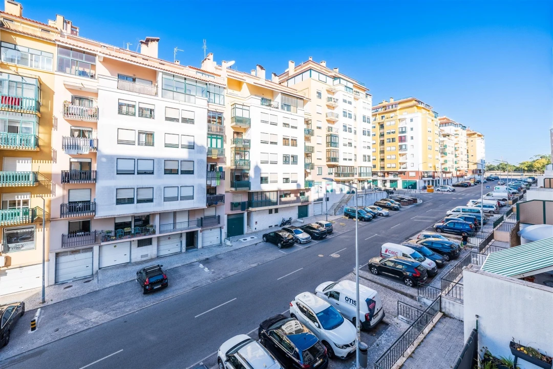 Apartamento T3 para Venda em Queluz e Belas Foto 2