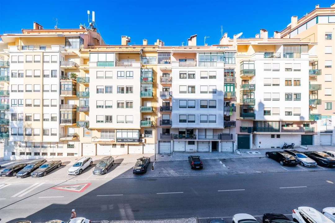 Apartamento T3 para Venda em Queluz e Belas Foto 1