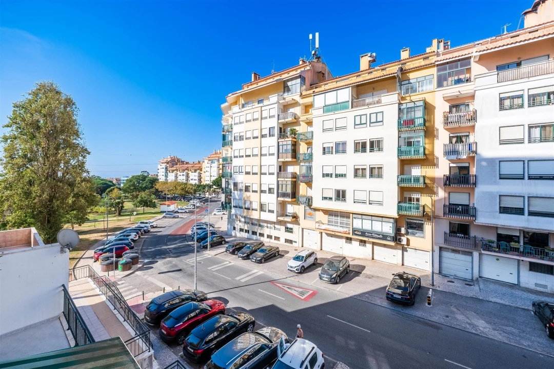 Apartamento T3 para Venda em Queluz e Belas Foto 3